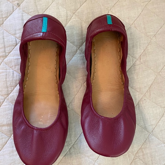 Tieks Shoes - Burgundy Tieks size 10